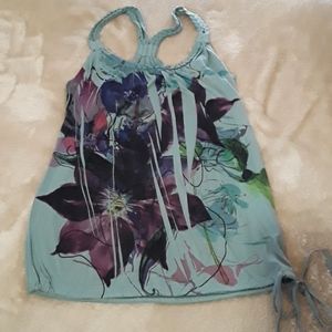 Womens floral design top w/ drawstring bottom.